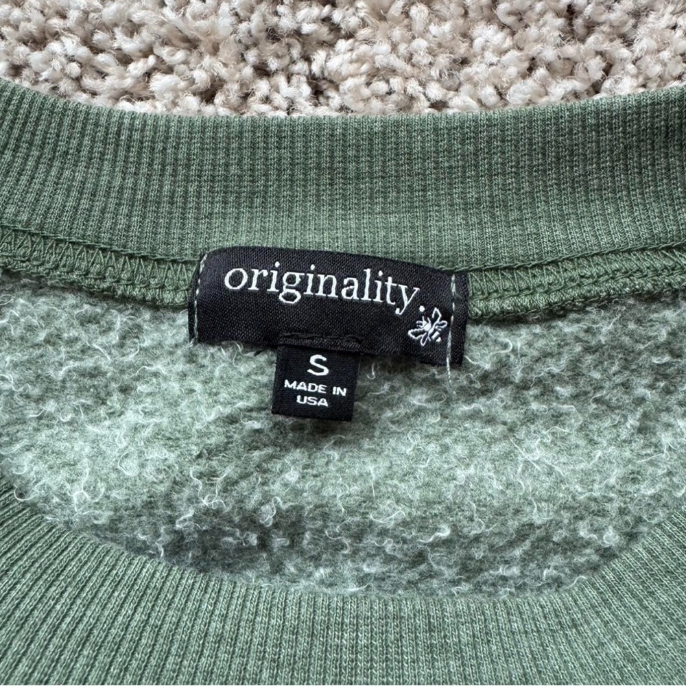 Green Taylor Swift Sweatshirt - Picture 2 of 3